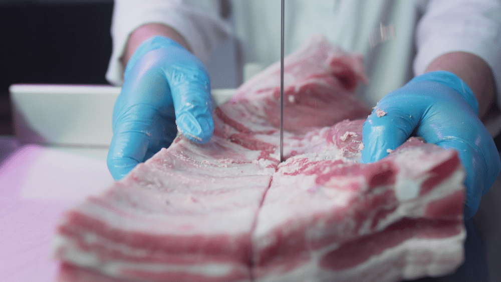 初级肉类加工:美国和加拿大市场的竞争